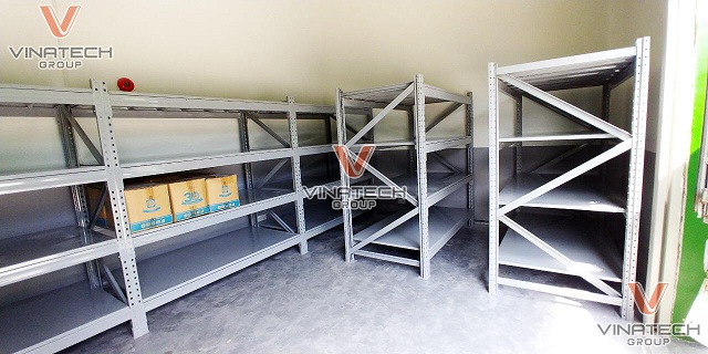 Vinatech lắp kệ sắt sử dụng trong kho cho khách hàng ở Hà Nội kệ sắt giá rẻ hà nội