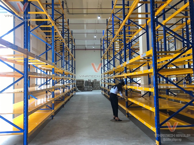 Kệ kho Logistics tại kho chế xuất Tân Thuận quận 7 TPHCM 2