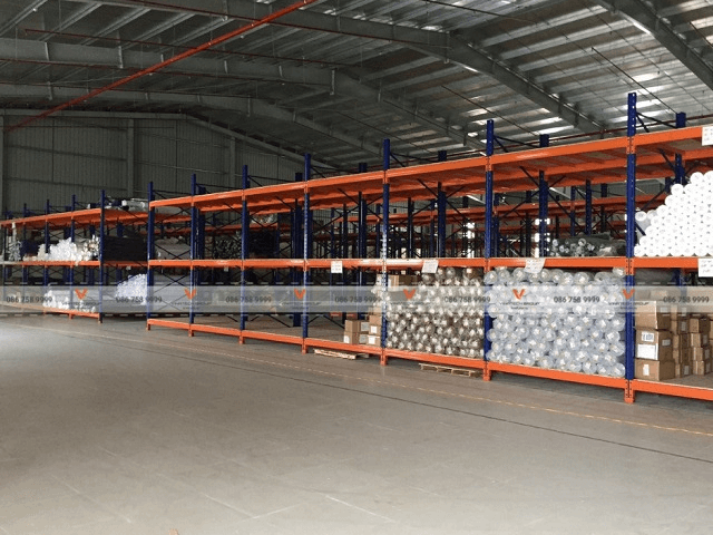 Kệ kho quần áo hàng may mặc