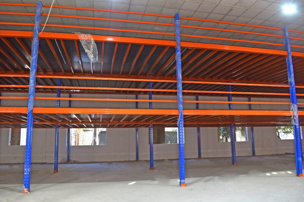 Kệ sàn Mezzanine công ty May 10 KCN Sài Đồng Hà Nội