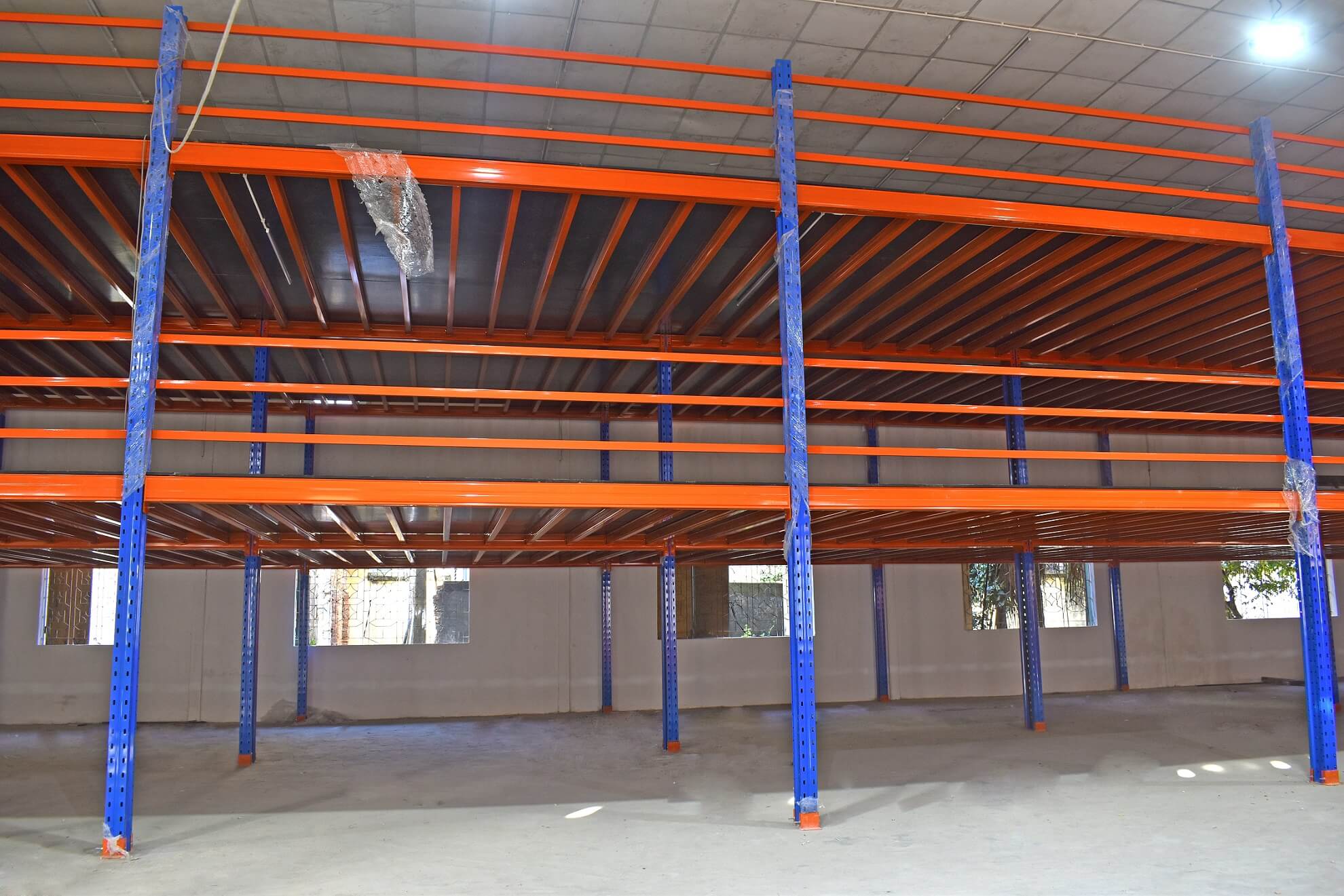 Kệ sàn Mezzanine công ty May 10 KCN Sài Đồng Hà Nội