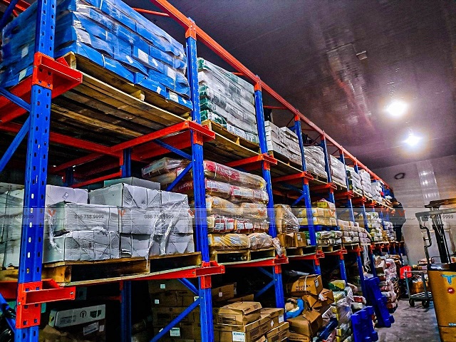 Sắp xếp hàng hóa lên Pallet