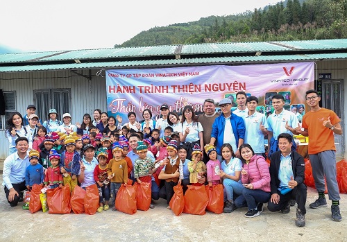 Vinatech Group – “Thắp lửa yêu thương” học sinh vùng cao