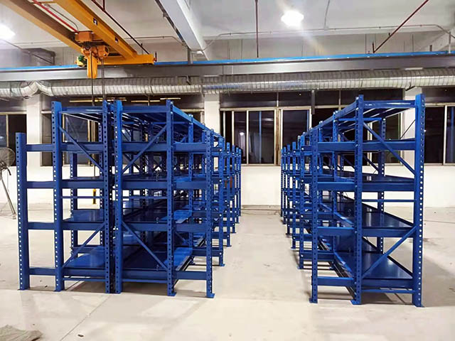 Mold racking