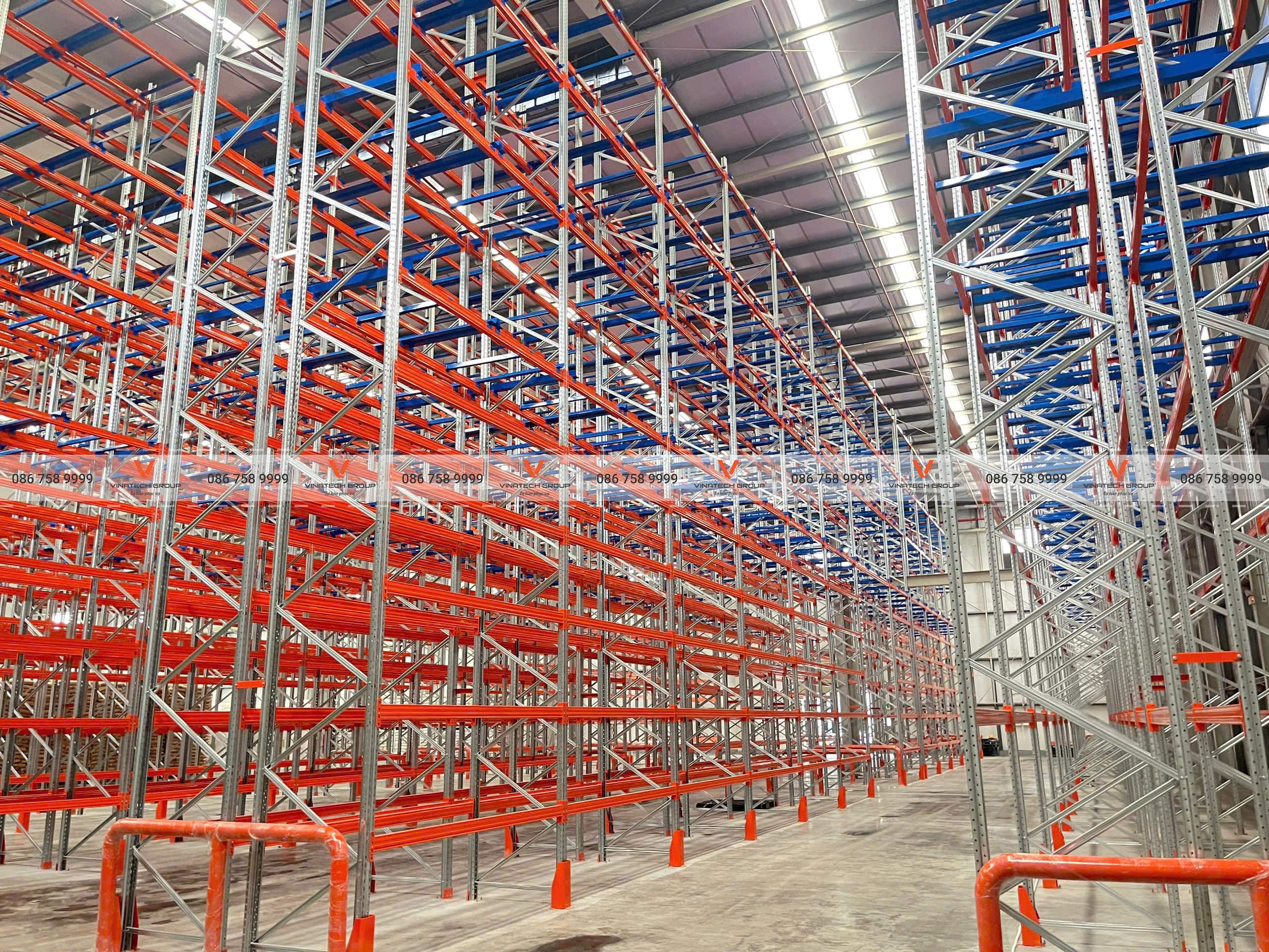 Kệ kho xô lệch khi chất hàng