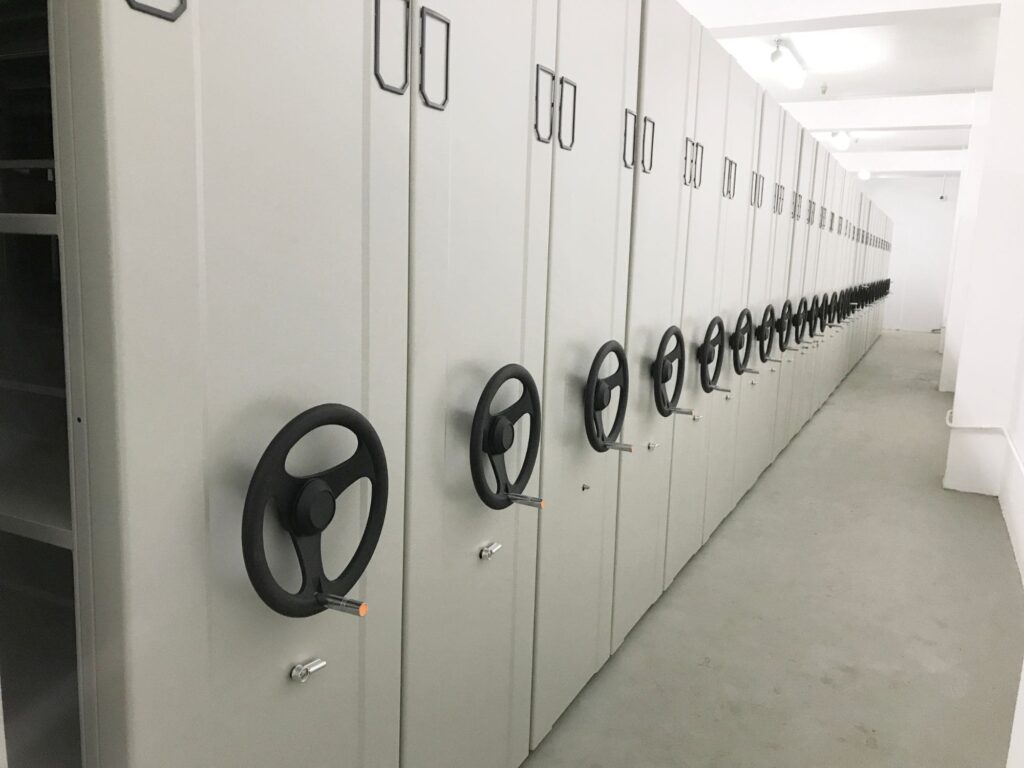 ke-tay-quay-1-1024x768 kệ tay quay