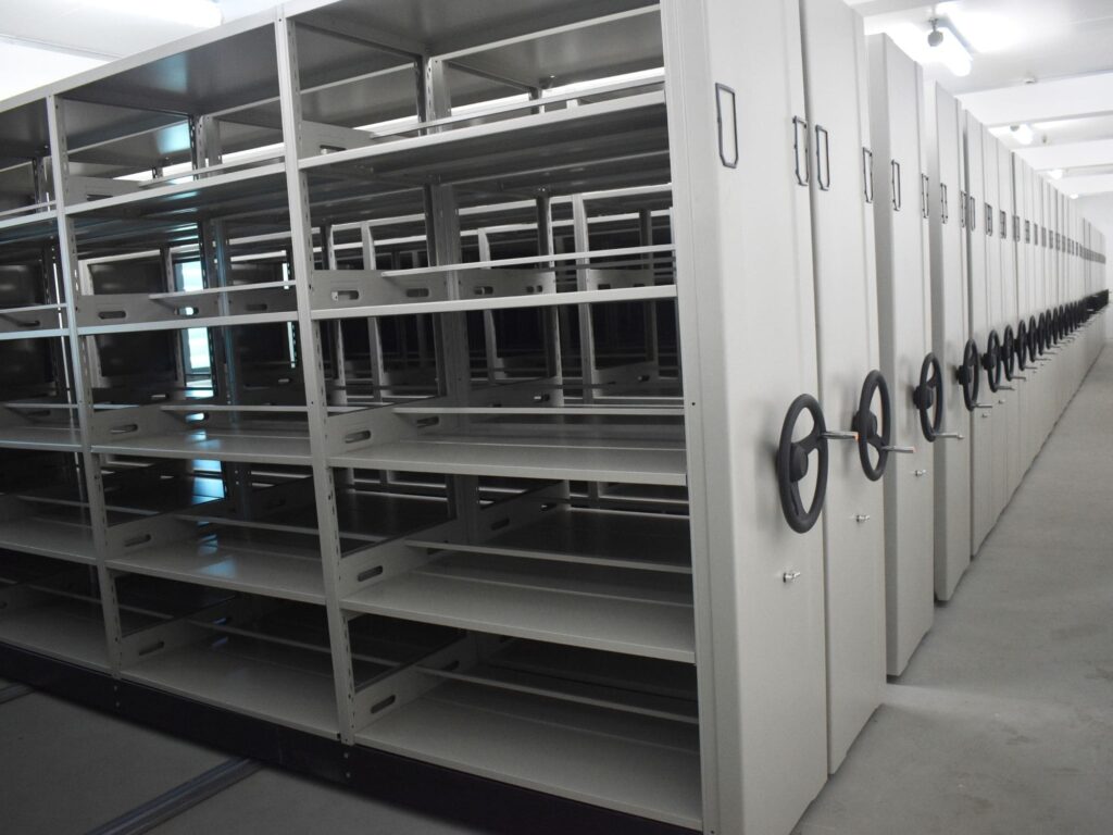 ke-tay-quay-4-1024x768 kệ tay quay