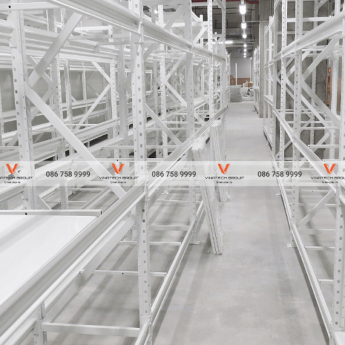 kệ trung tải màu trắng