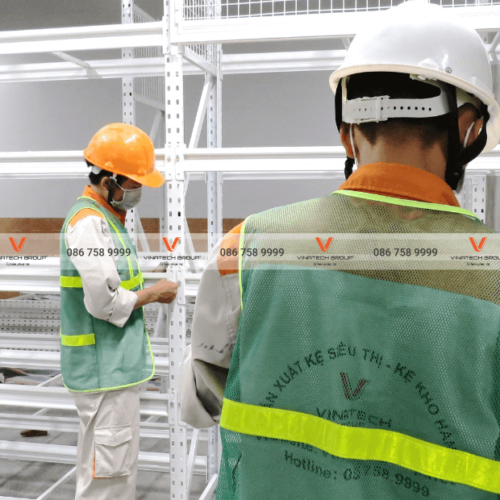 kệ trung tải màu trắng