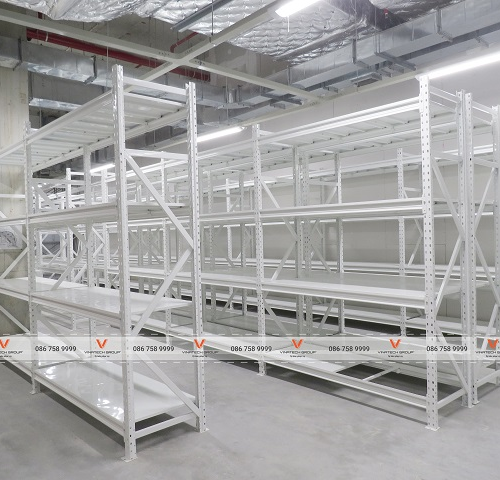 kệ trung tải màu trắng