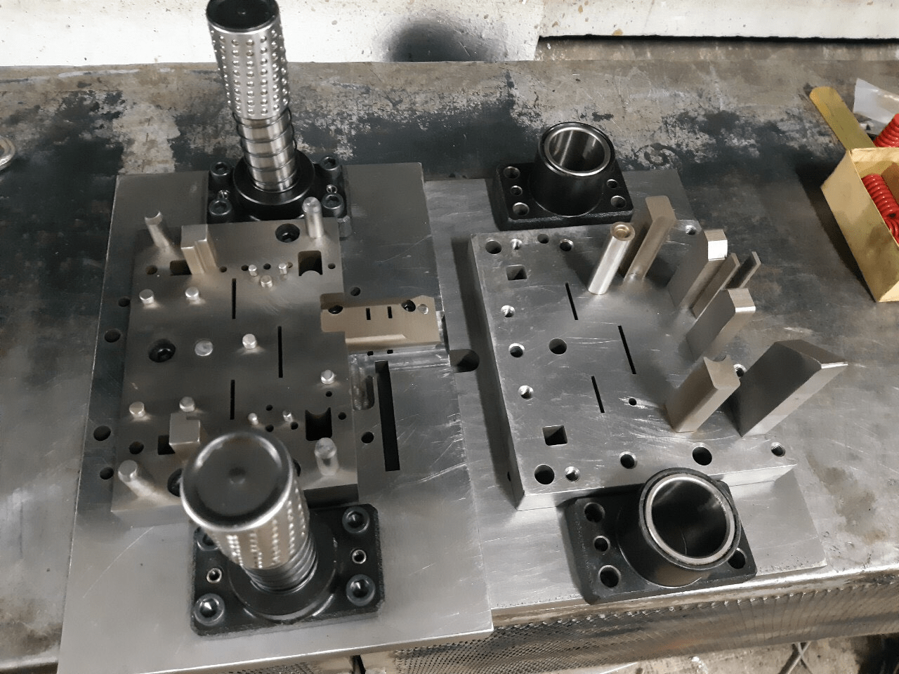 khuôn mẫu đột dập